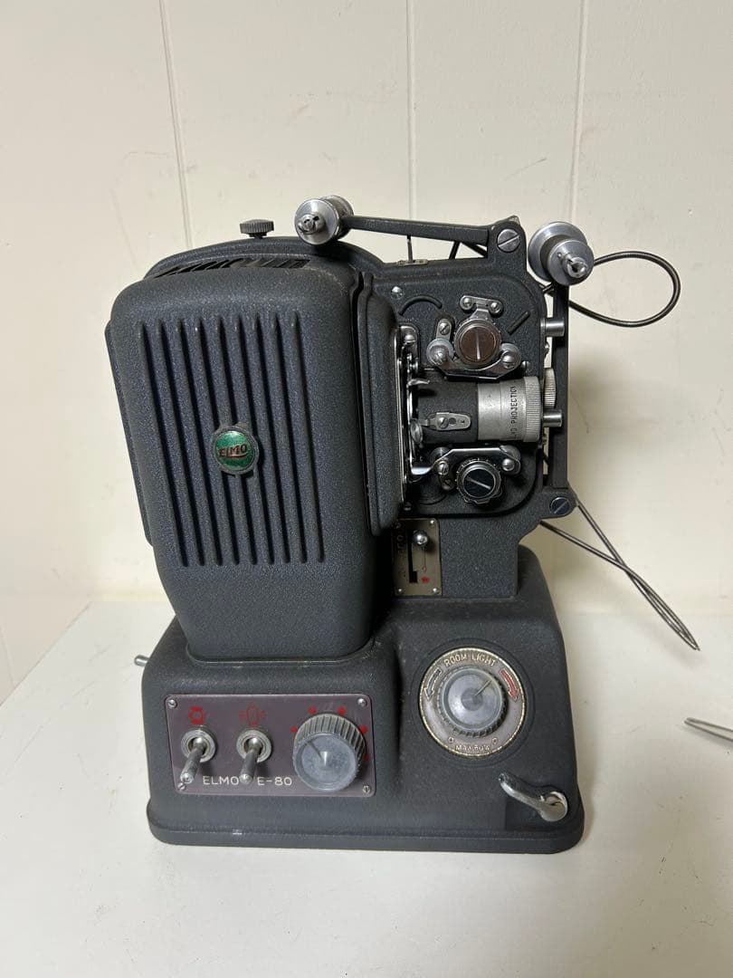 ELMO製　8mm　映写機　プロジェクター　E-80