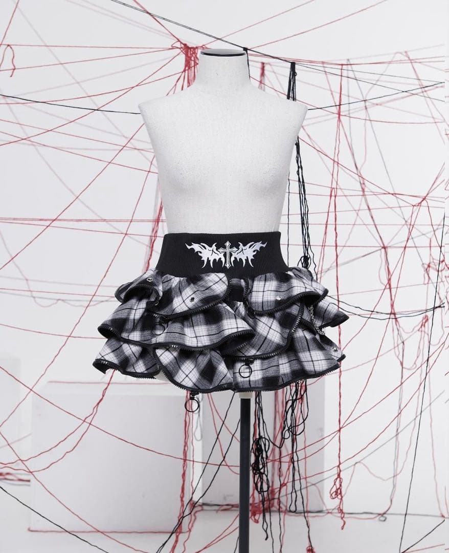 【Grrr the Lipper】 悪魔NOジップスカート