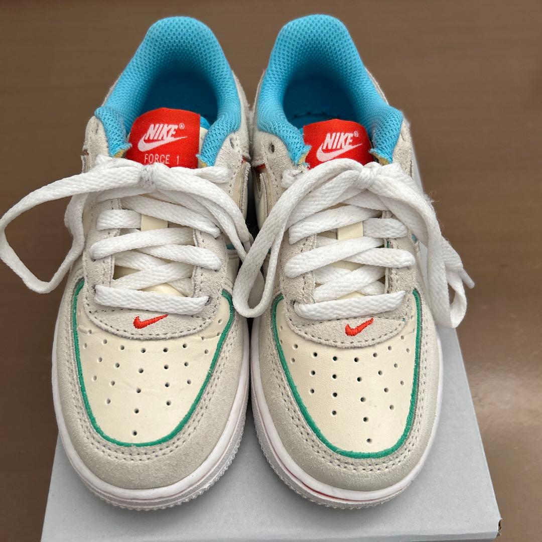 NIKE エアフォース1 LV8 ￼FQ8351-110 スニーカー