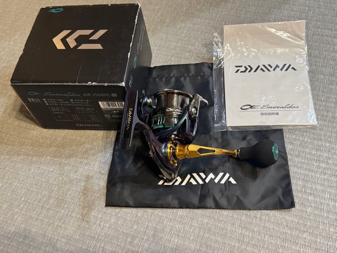 未釣行品 ダイワ 15エメラルダス AIR 2508PE-H スピニングリール