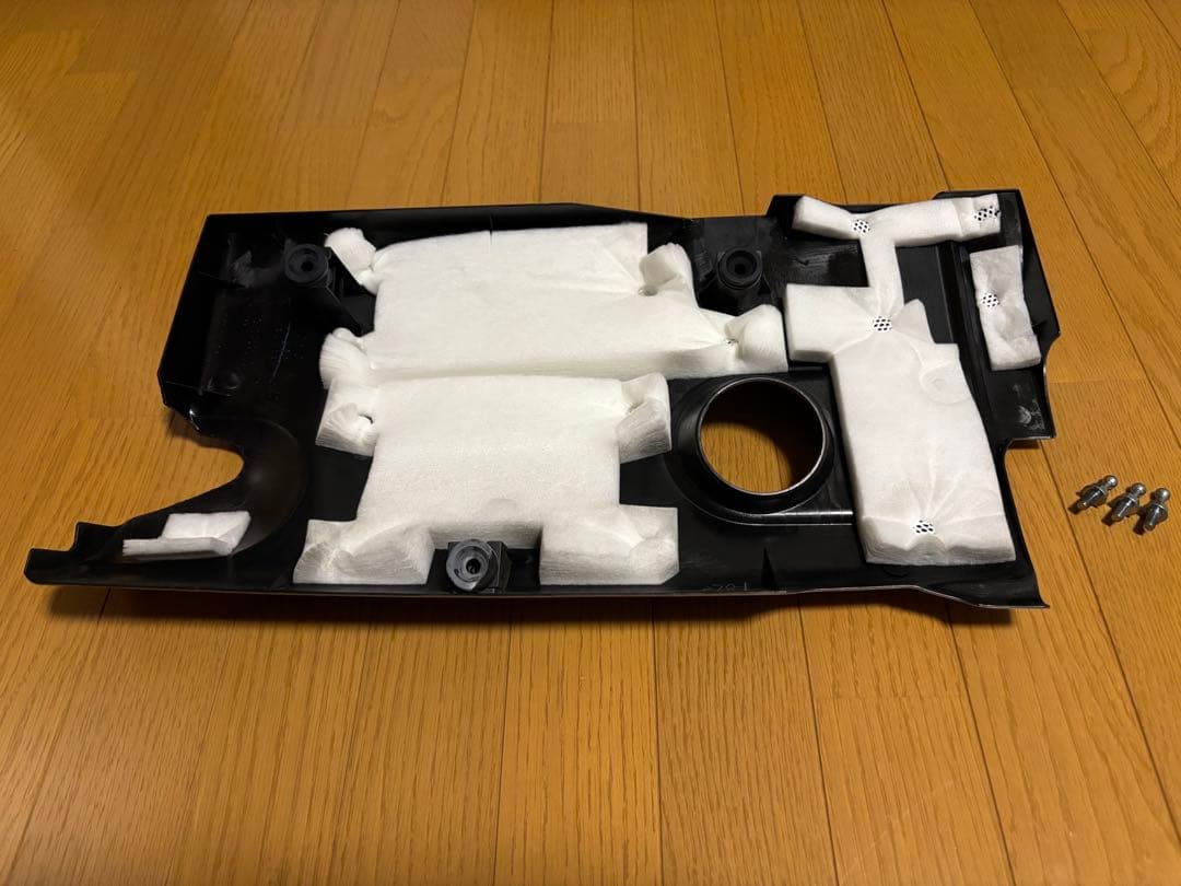 30アルファード、ヴェルファイア　2500cc2AR-FE用エンジンカバー