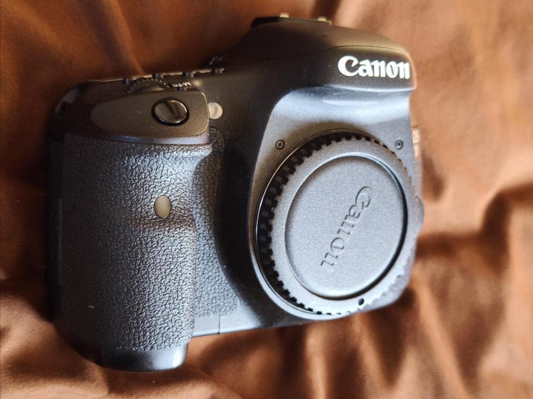 美品 キヤノン EOS 7D 本体、充電器ほか　ショット数13,189回