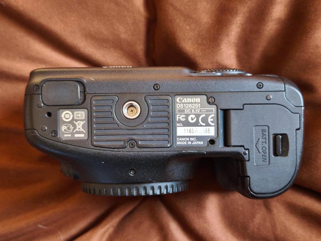 美品 キヤノン EOS 7D 本体、充電器ほか　ショット数13,189回