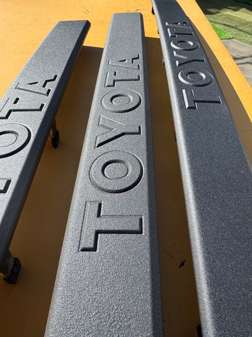 ランドクルーザー250 バックドア　リアガーニッシュ　ラプターライナー塗装