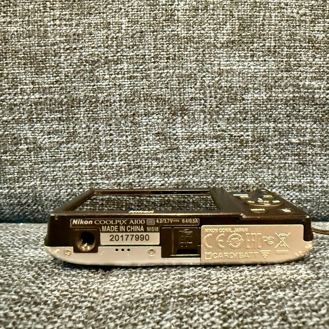 Nikon COOLPIX A100 シルバー Digital Camera