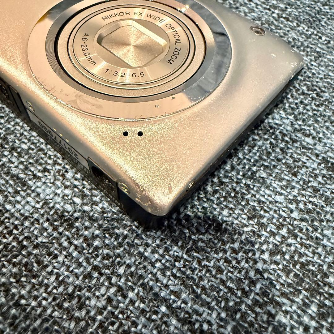 Nikon COOLPIX A100 シルバー Digital Camera
