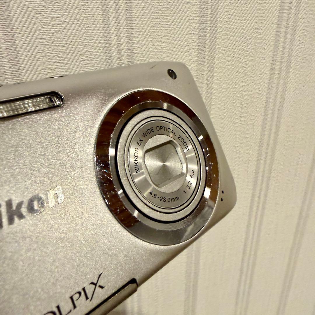 Nikon COOLPIX A100 シルバー Digital Camera