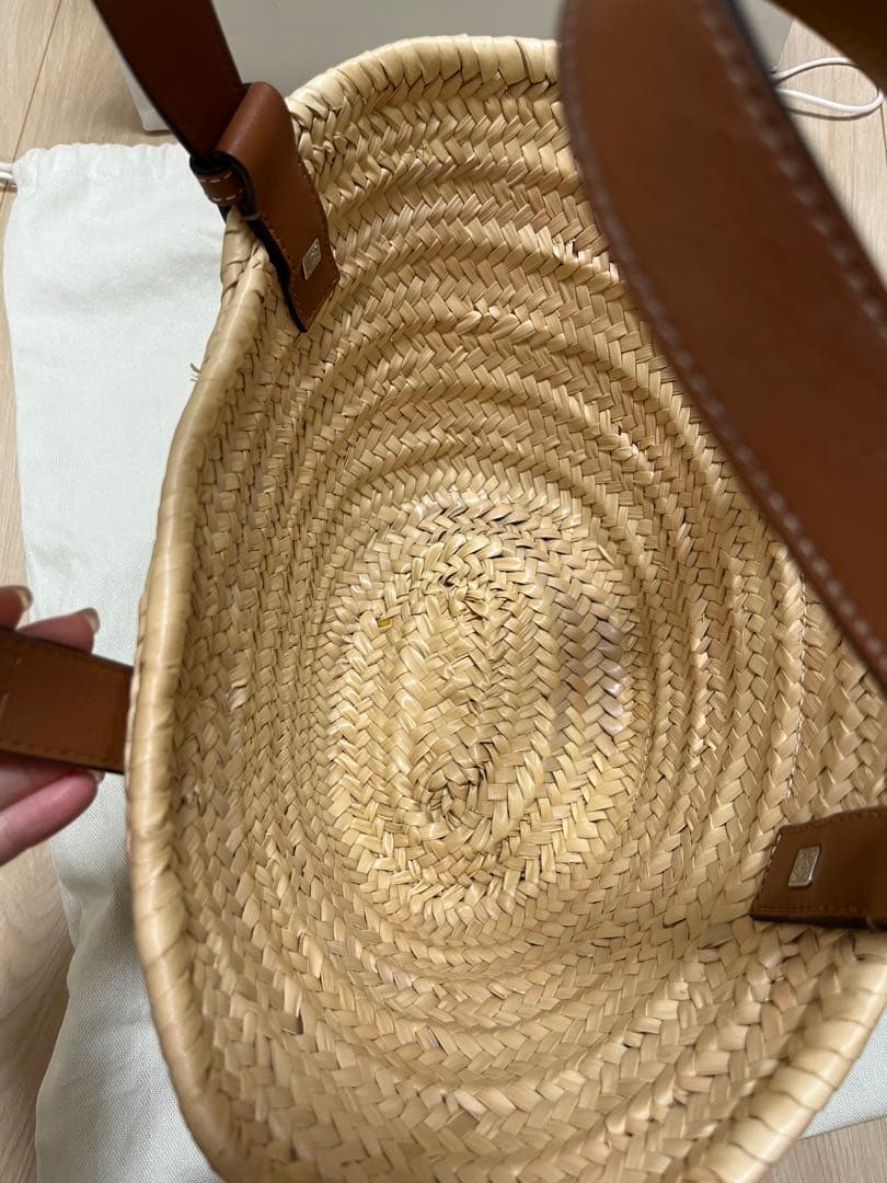 LOEWE ロゴプレート付きかごバッグ