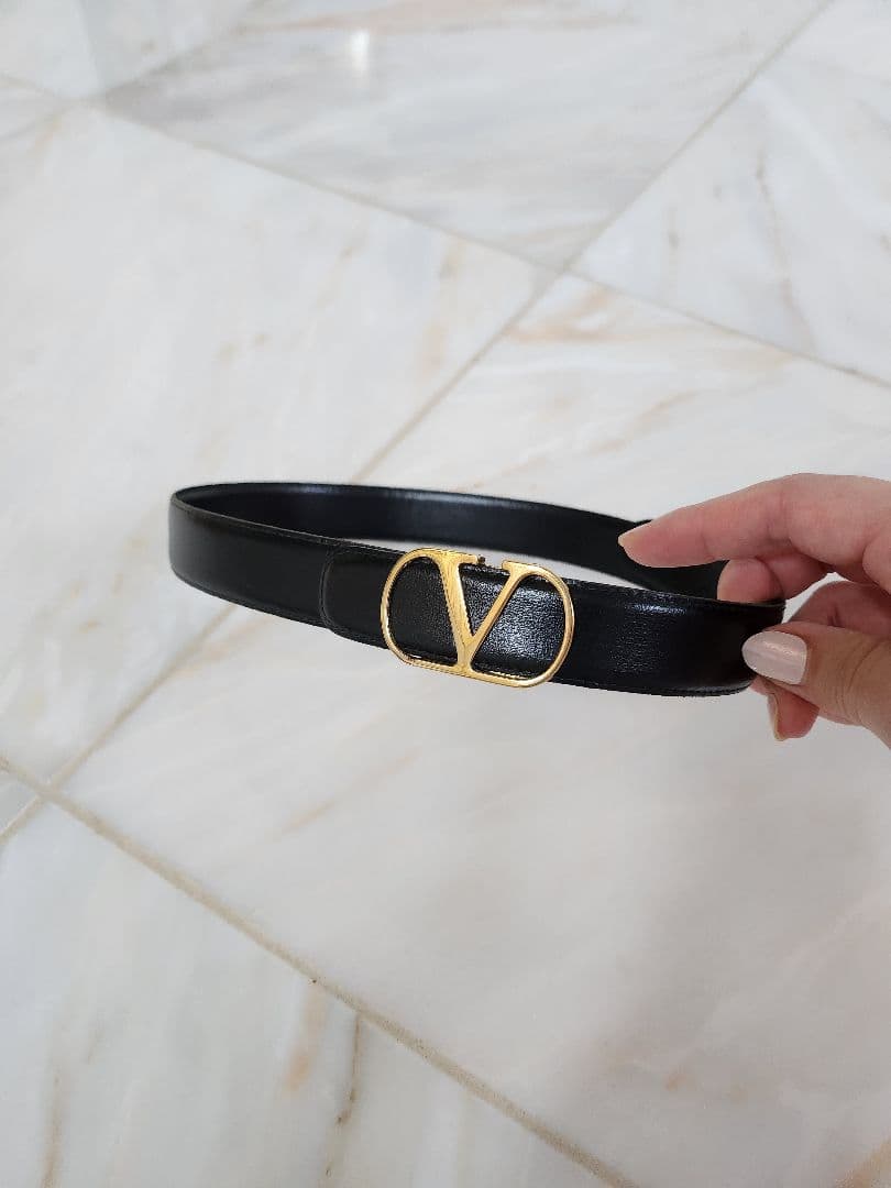 専用ですバレンティノブラックレザー Vロゴバックル ベルト
