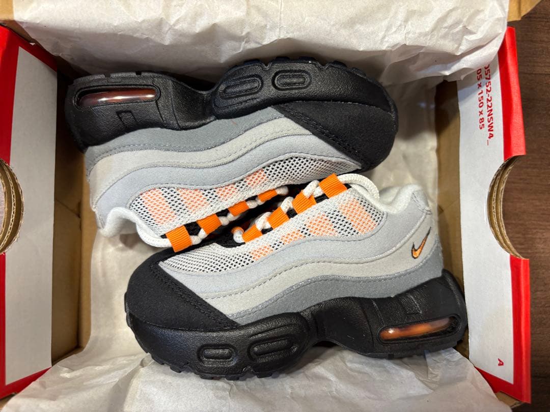 【限定】Nike Air Max 95 リクラフト キッズシューズ オレンジ