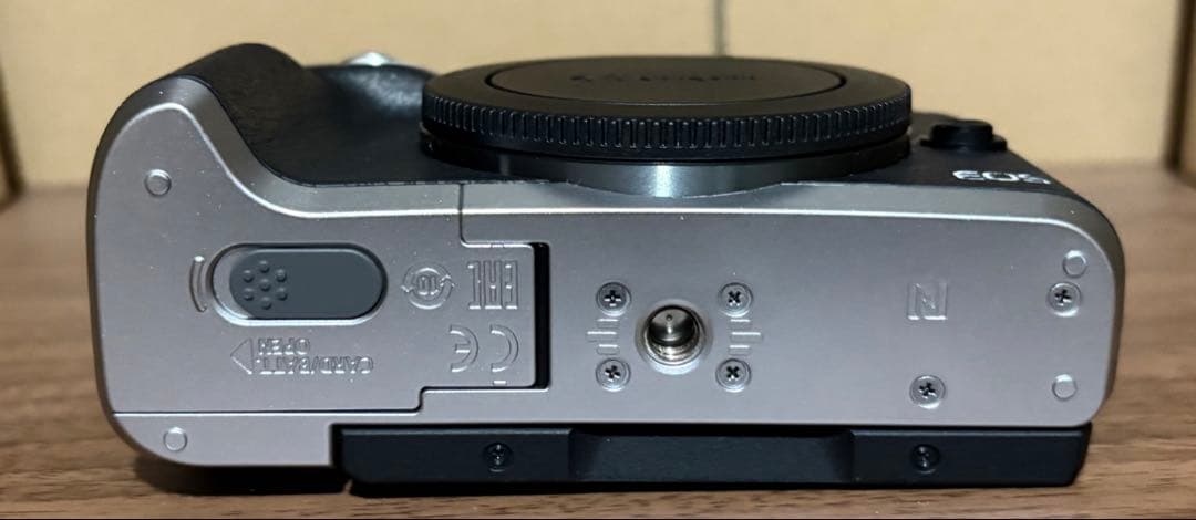 【新品級】Canon EOS M6 シルバー、EVF-DC2