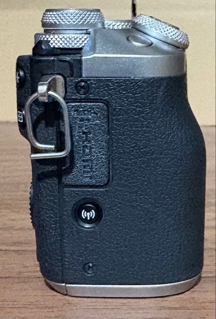 【新品級】Canon EOS M6 シルバー、EVF-DC2