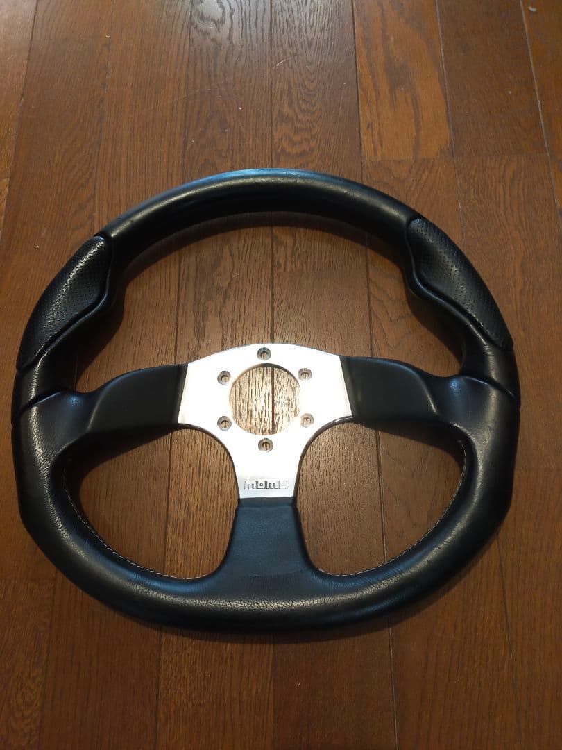 MOMO ステアリングホイール 黒