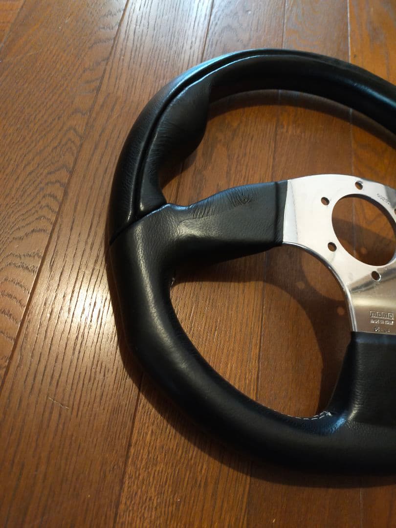 MOMO ステアリングホイール 黒