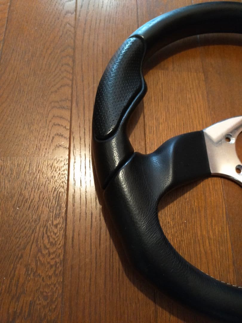 MOMO ステアリングホイール 黒