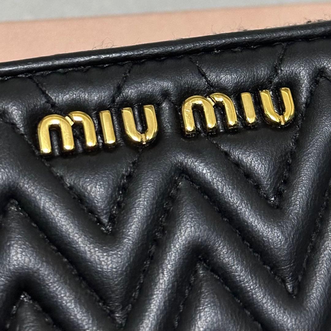 MIU MIUミュウミュウ ケース　マテラッセ　ラウンドファスナー