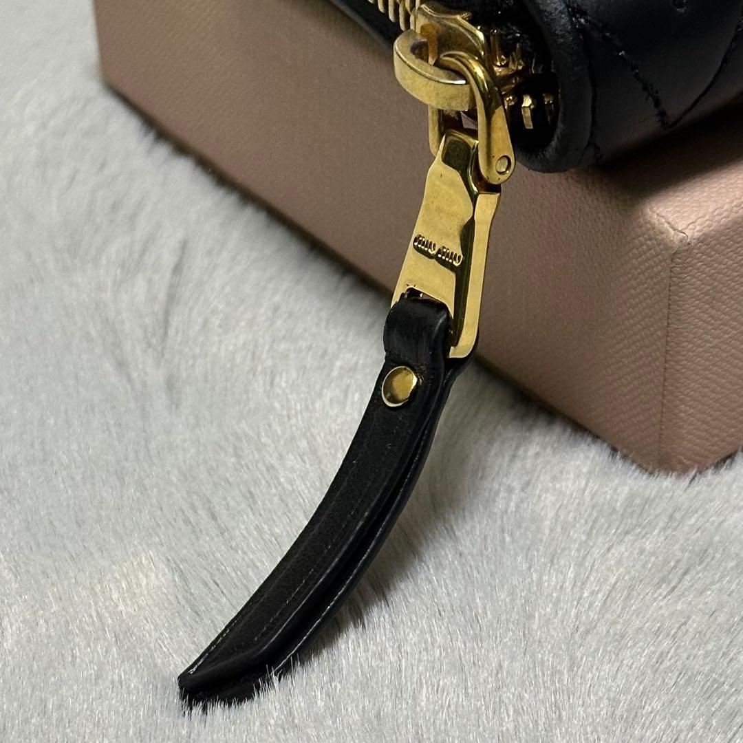 MIU MIUミュウミュウ ケース　マテラッセ　ラウンドファスナー