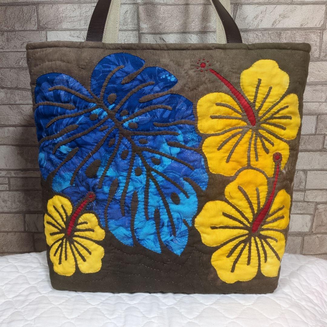 モンステラとハイビスカスのハワイアンキルトバッグ　　ハンドメイド