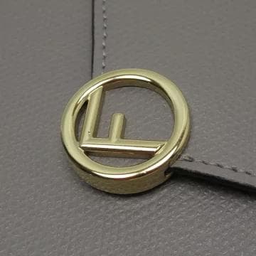 お値下中　FENDI フェンディ グレー レザー エンベロープ クラッチバッグ