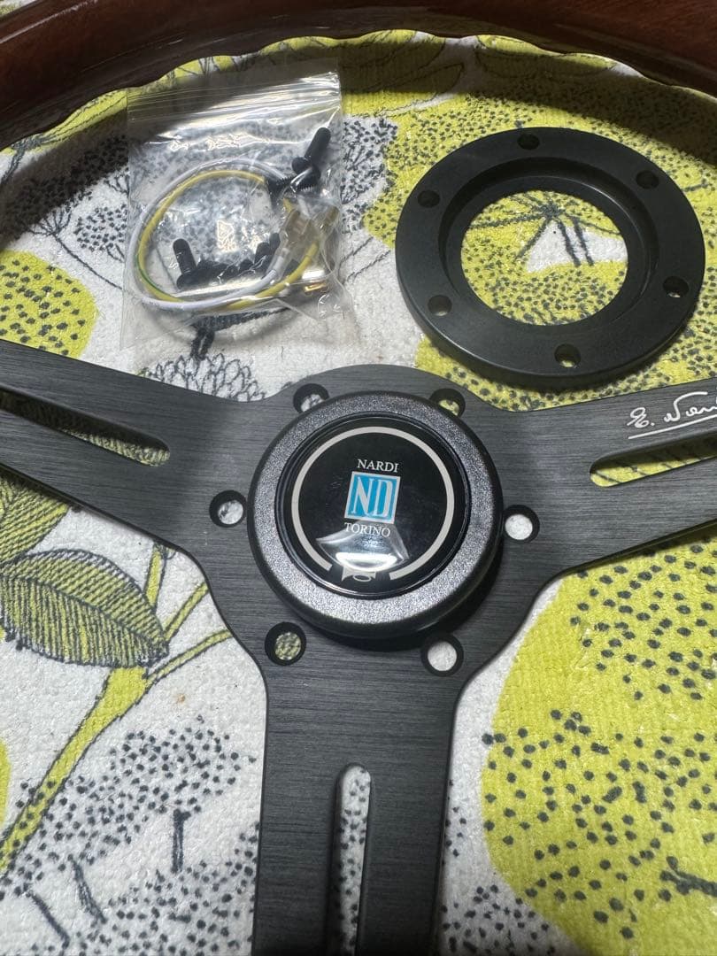 車ステアリング仕切特価品❣️