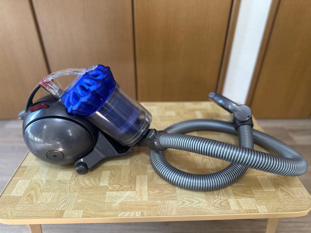 HK　ダイソン　キャニスター掃除機　DC48 分解清掃済み＆一部新品部品