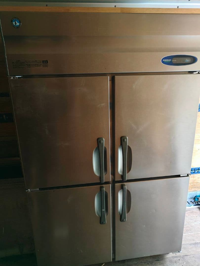 シルバー 4ドア冷凍庫 メタルラック付き