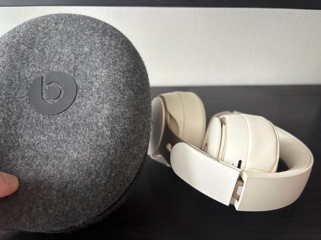 Beats Solo Pro ワイヤレスヘッドホン アイボリー　ケース付き