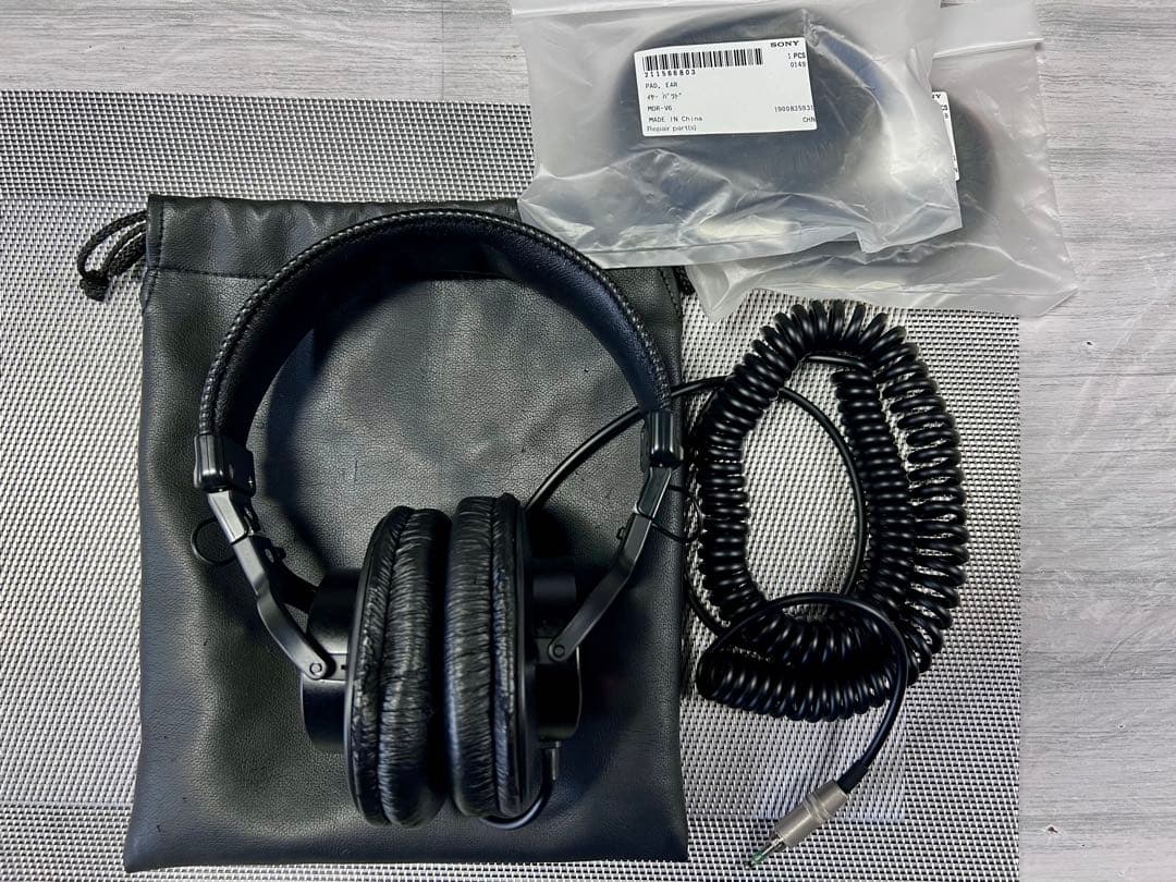 SONY MDR-V6 モニターヘッドホン【現在入手困難】