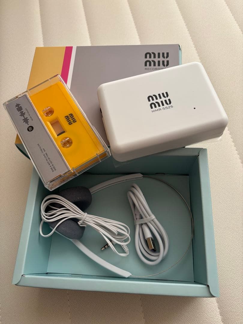 新品miumiuカセットプレーヤー　ヘッドホン