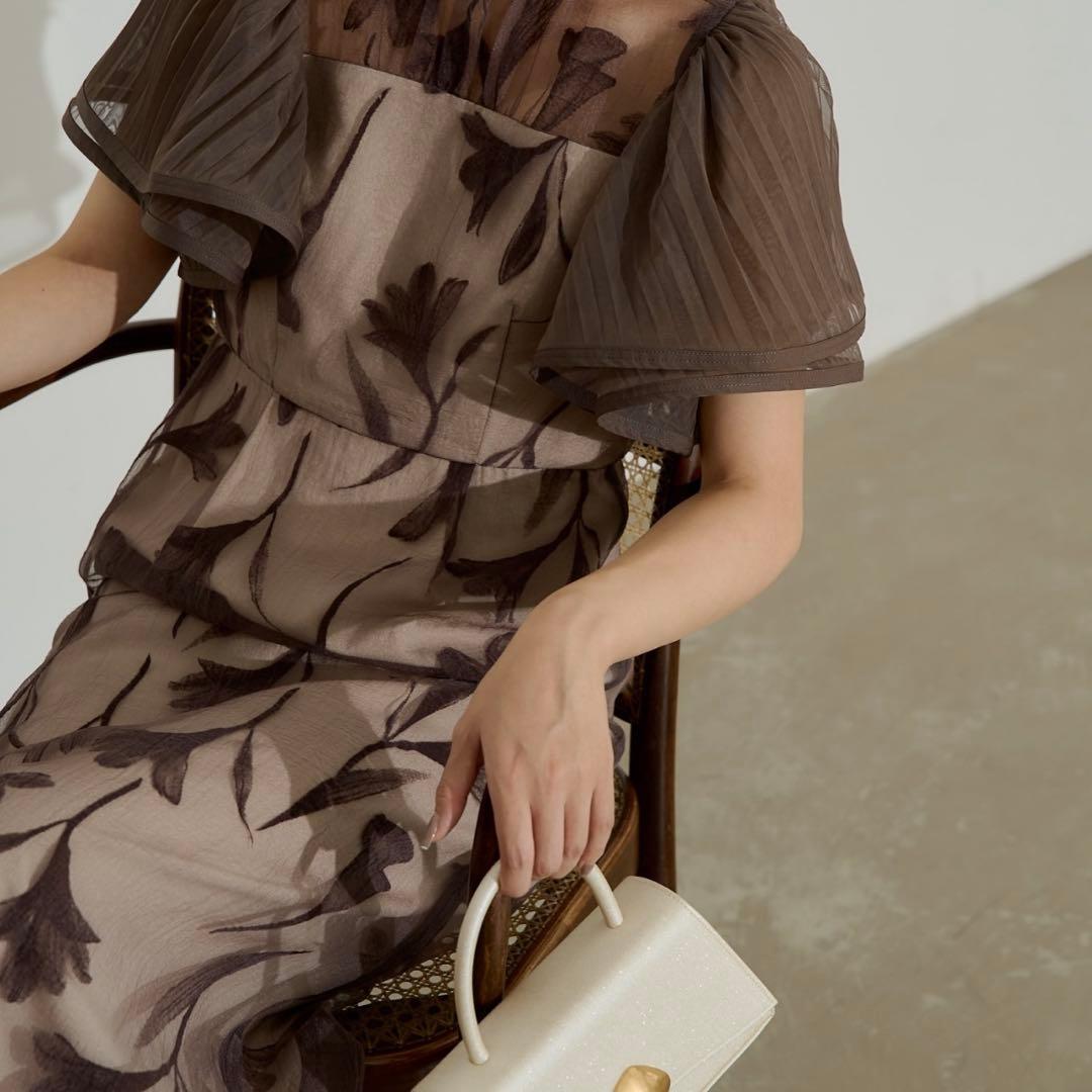 【ここ】Circurar sleeve flower dress