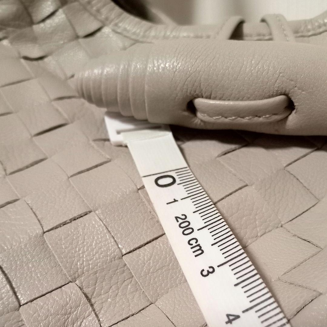 イントレチャート ショルダーバッグ 本革 / ゴート山羊革　グレージュ 肩掛け◎