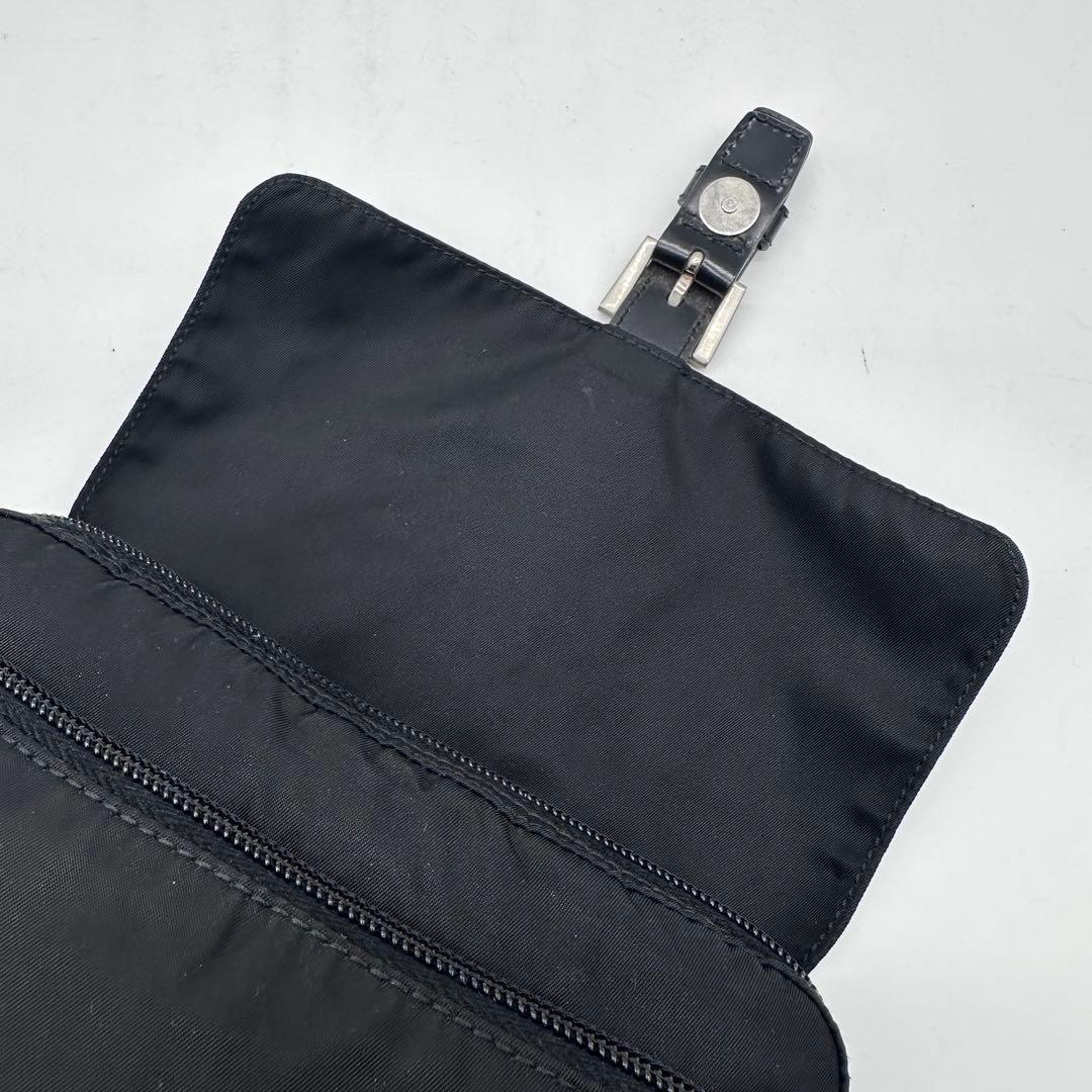 ✨美品✨プラダ ウエストバッグ 三角ロゴプレート ベルト ナイロン ブラック