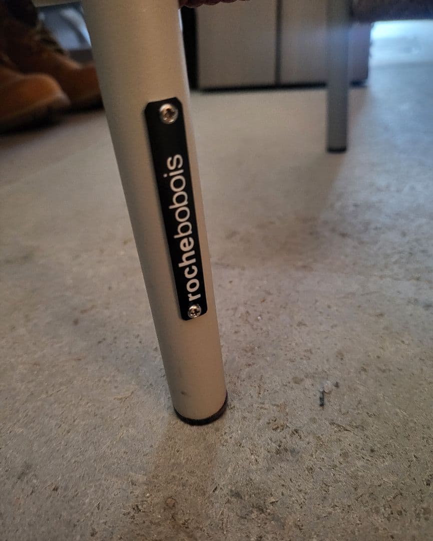 「Roche Bobois」ロッシュ ボボアストライプデザインの円形テーブル