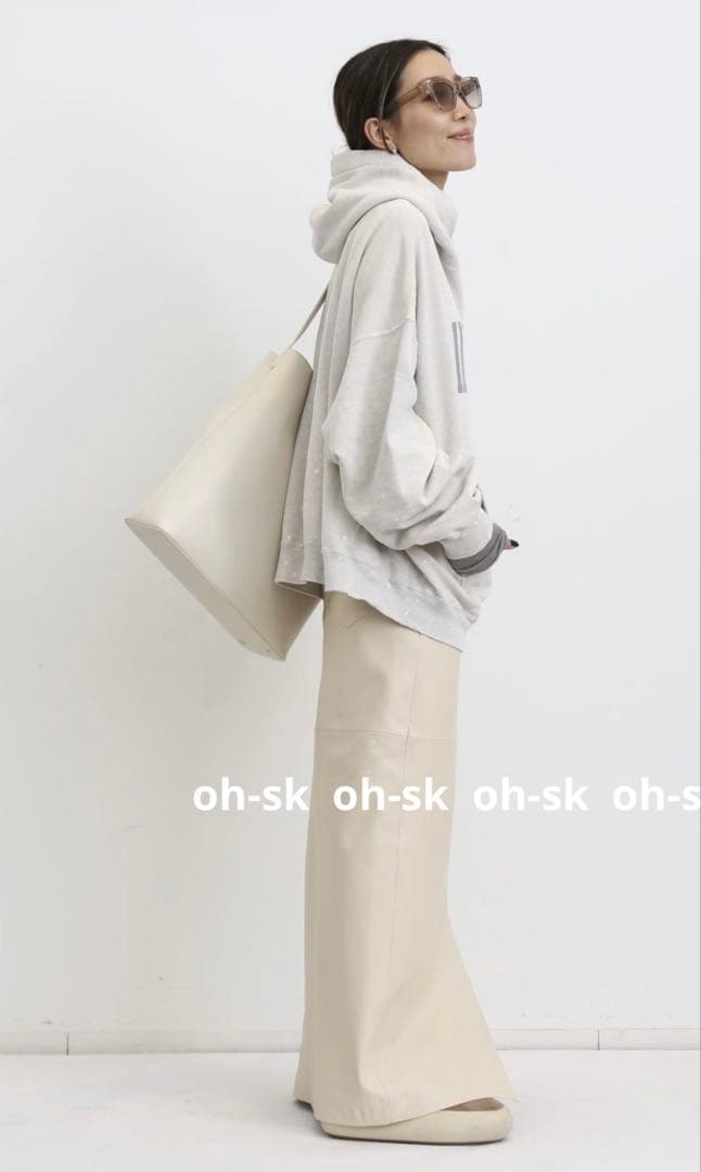 アパルトモン【REMI RELIEF】 PAINTED HOODIE