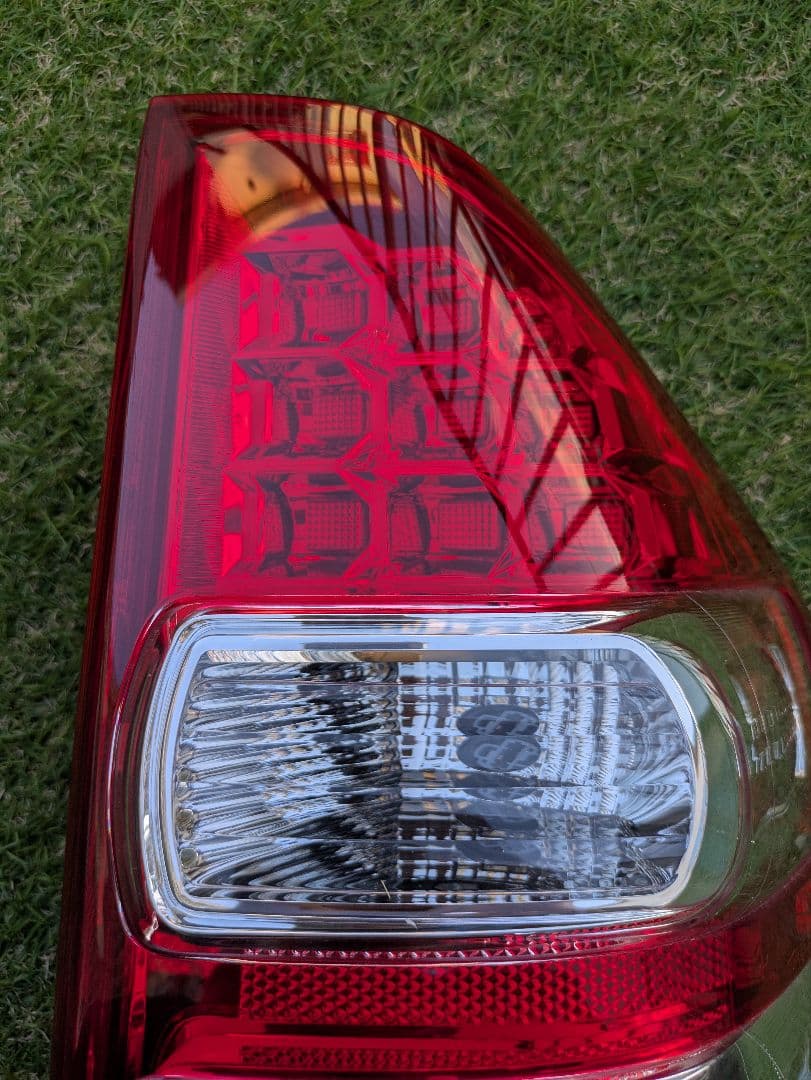 ノア70純正テールランプ （右側のみ）
