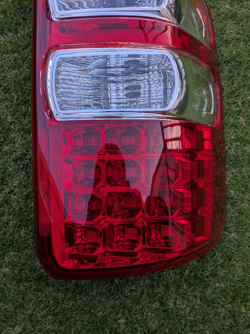 ノア70純正テールランプ （右側のみ）