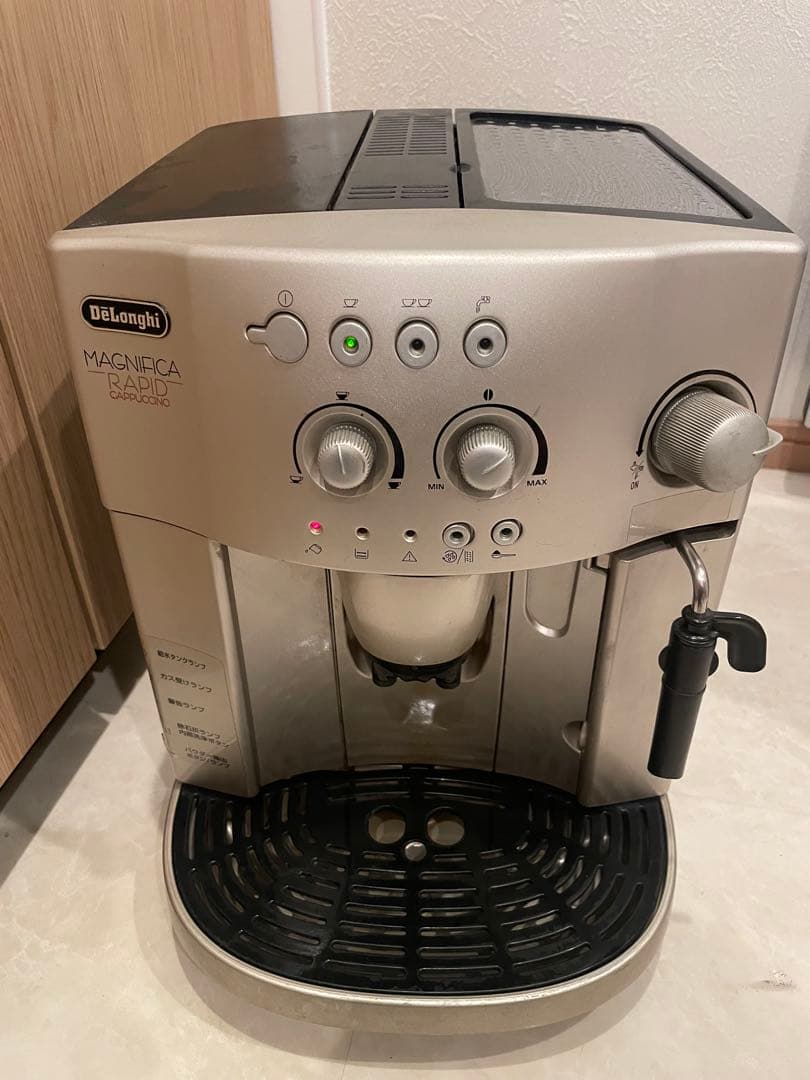 DeLonghi Magnifica エスプレッソマシン