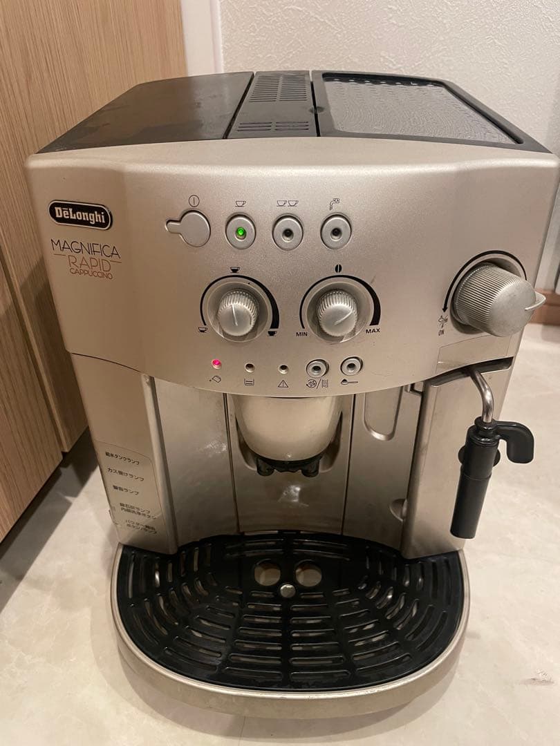 DeLonghi Magnifica エスプレッソマシン
