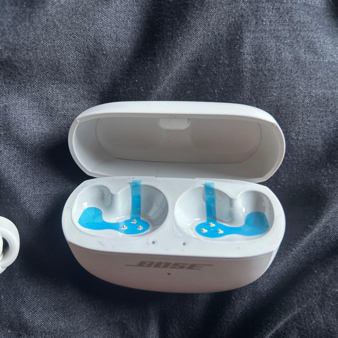 定価39,600円 BOSE ワイヤレスイヤホン ホワイト 充電ケース付き