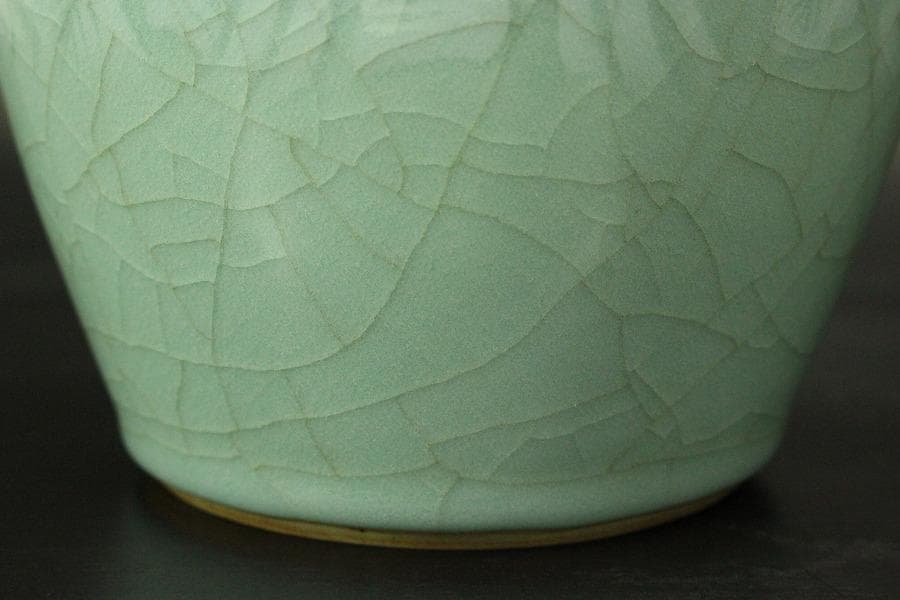 作家物 波山作 青磁草花紋 花瓶 共箱(ZE611)