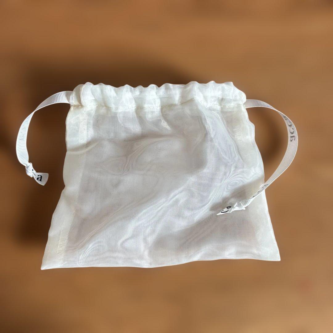 【新品未使用品】acca パールホワイトヘアクリップ Mサイズ　ラッピング袋付き