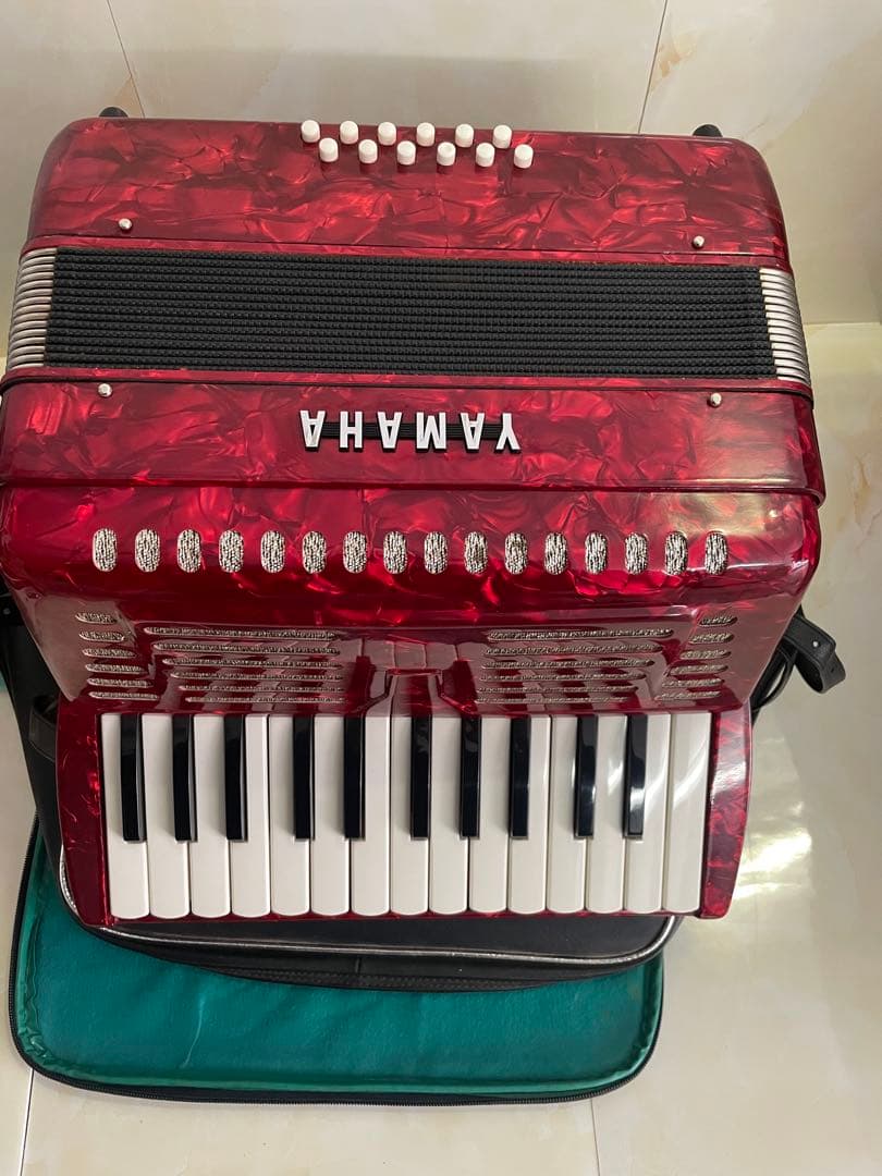 YAMAHA アコーディオン 30鍵盤　8905