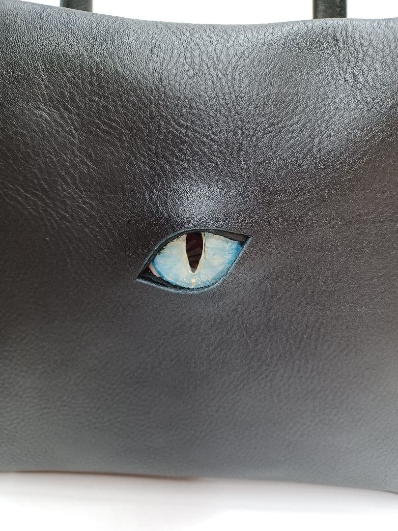 きょうMAMA　黒くて四角い目玉ハンドバッグ