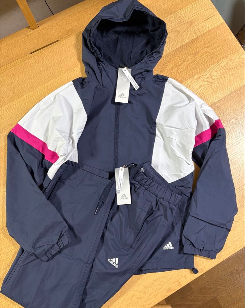 アディダス　裏起毛ウインドブレーカー上下　レディースM 新品未使用