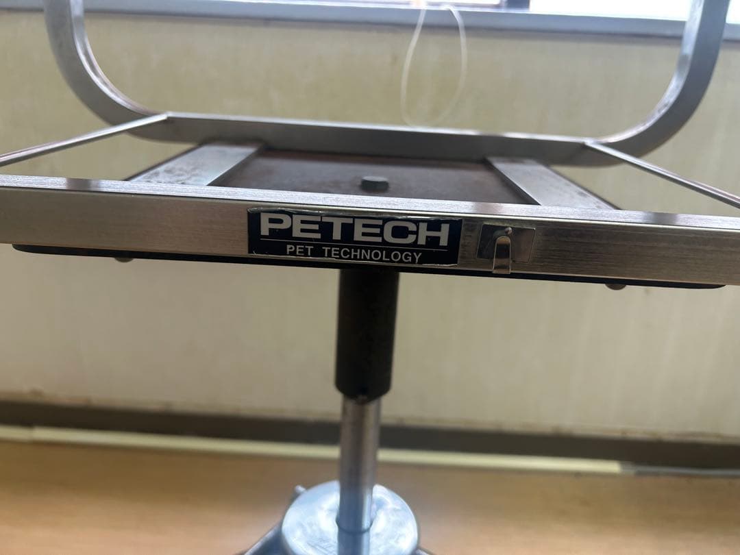 油圧式トリミングテーブル