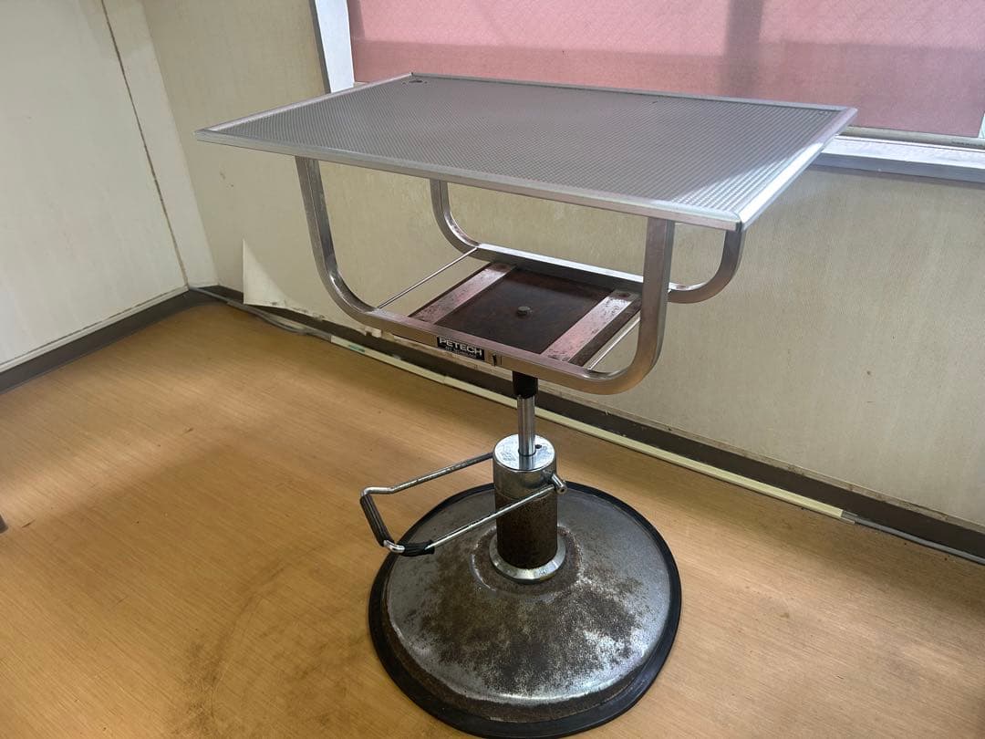 油圧式トリミングテーブル