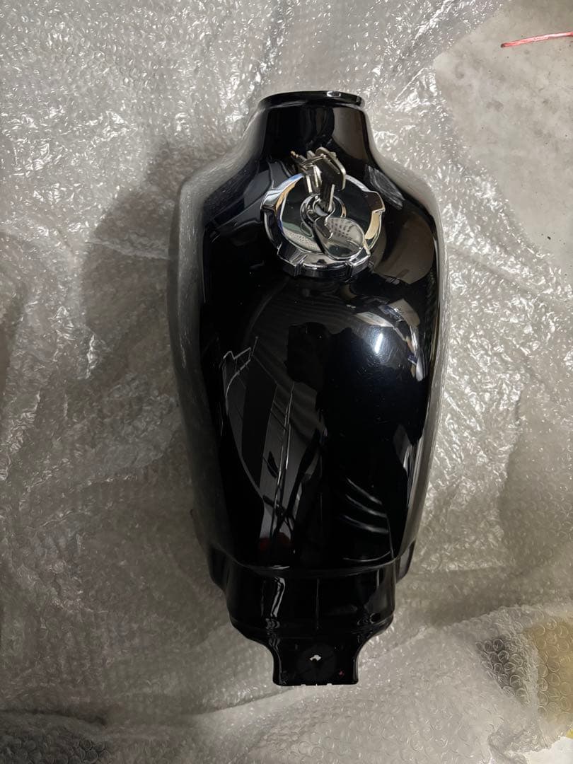 FTR223 黒タンク クロームキャップ付き　最終値下げ