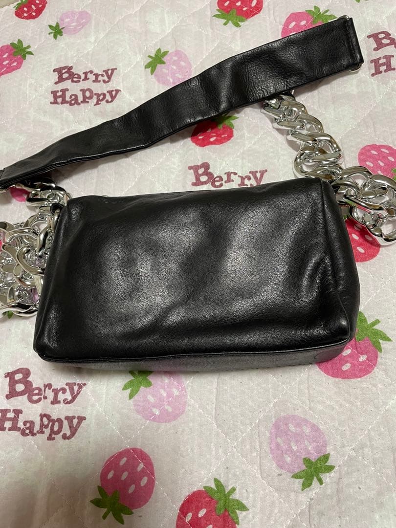 カワカワ皮ショルダーバッグ