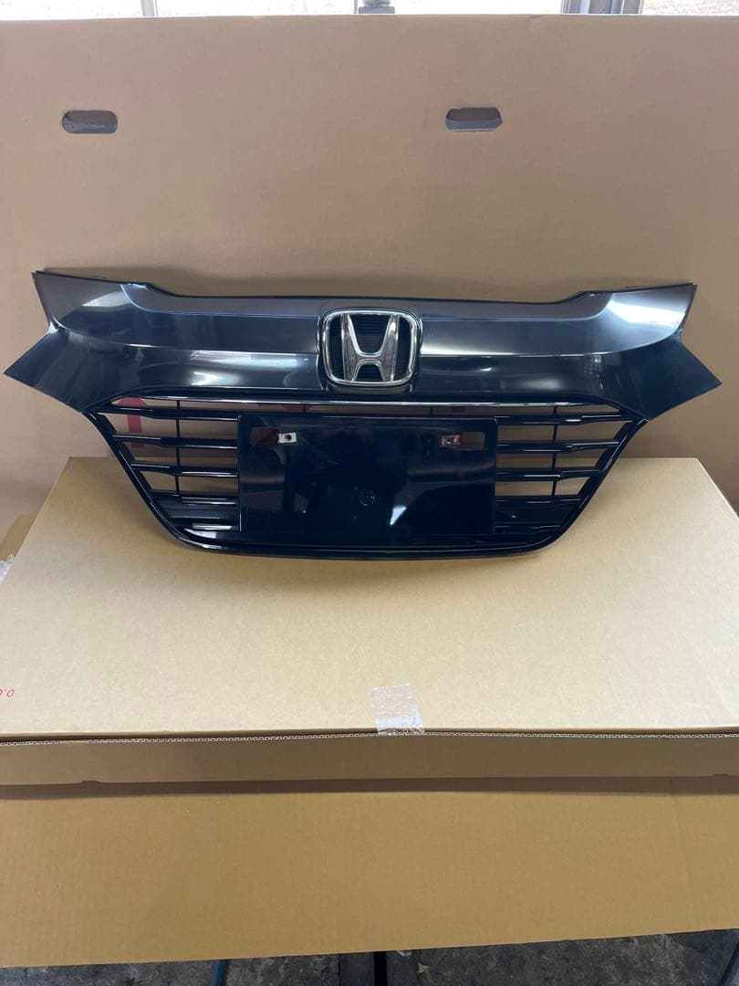 ホンダベゼル RU3 ハイブリッド フロントグリル