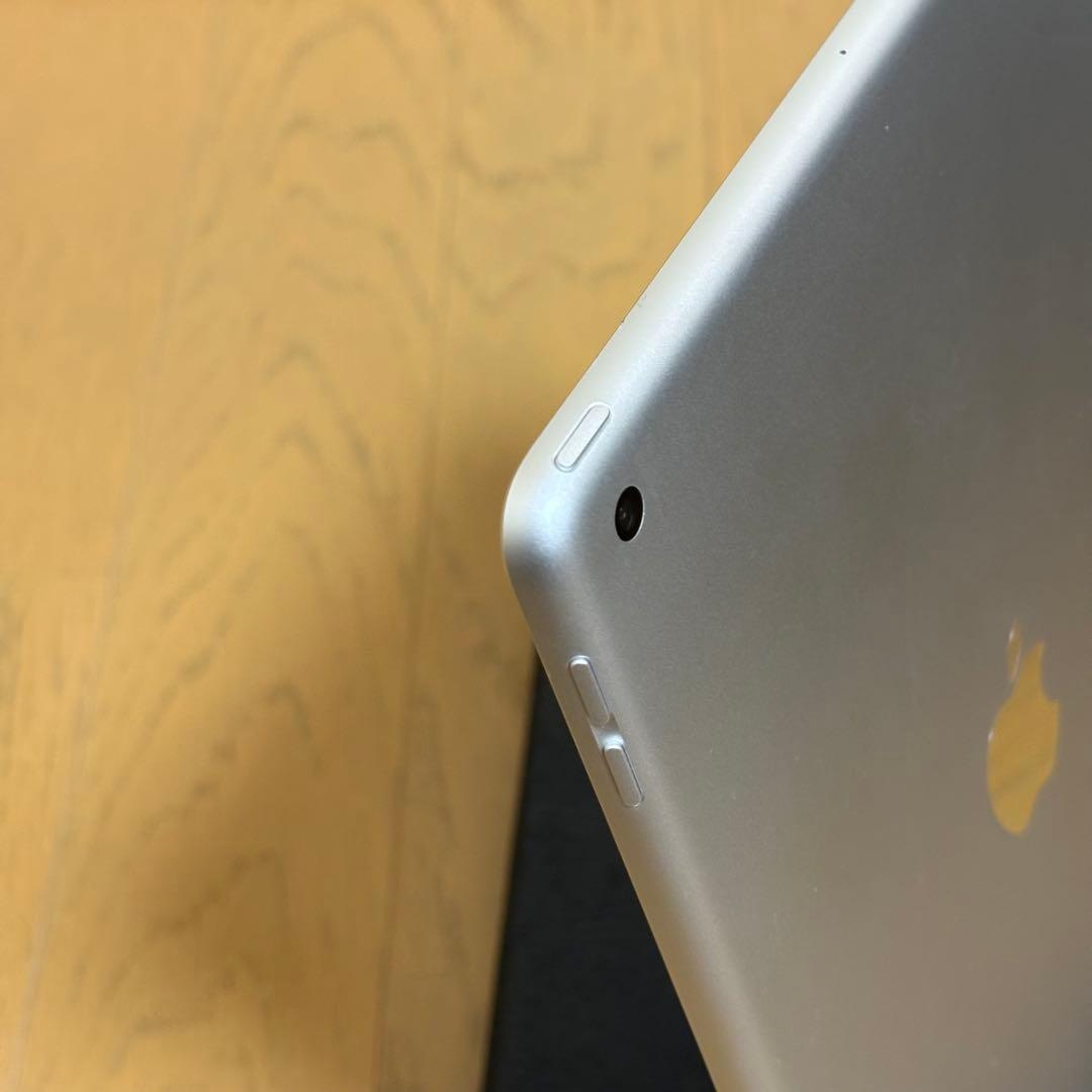 iPad シルバー 第９世代６４GB本体wi-fiモデル、バッテリー98％